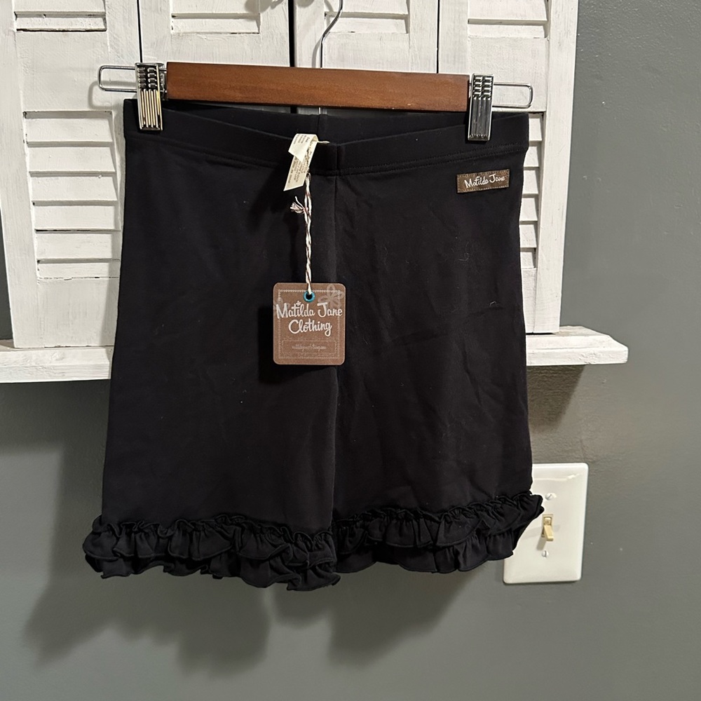 Matilda Jane girls ruffle black shorts size 14. NWT